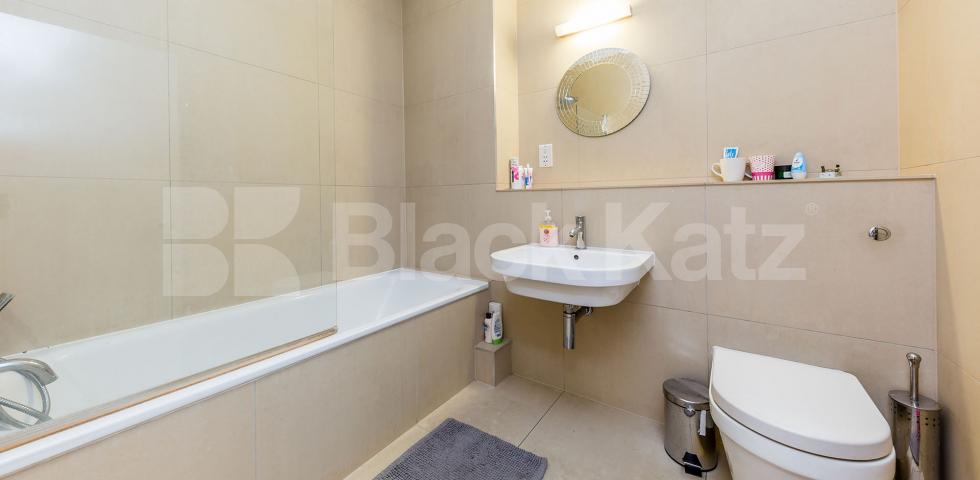 			STUNNING 4 BED ZONE 1, 4 Bedroom, 1 bath, 1 reception Flat			 Swinton Street , KINGS CROSS